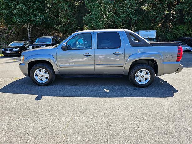 2007 Chevrolet  Avalanche LT w/2LT image 6