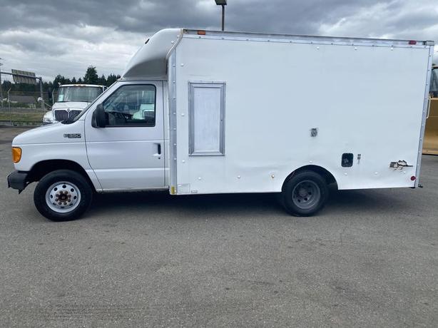 2004 Ford Econoline E-350 Super Duty 12 Foot Cube Van Mobile Office image 2