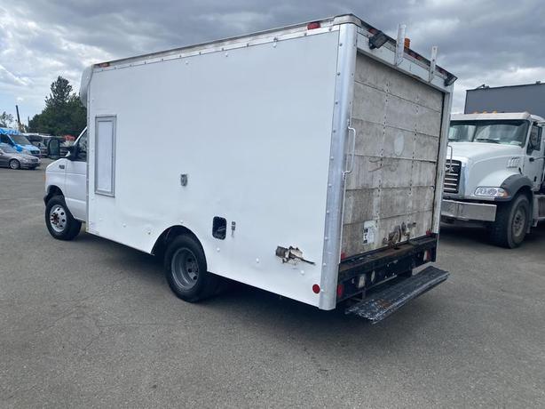 2004 Ford Econoline E-350 Super Duty 12 Foot Cube Van Mobile Office image 3