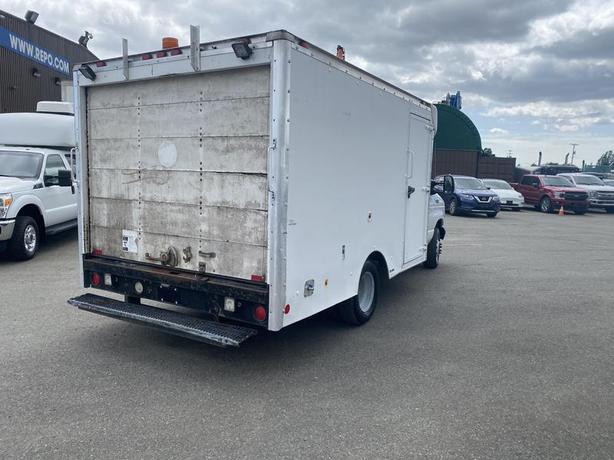 2004 Ford Econoline E-350 Super Duty 12 Foot Cube Van Mobile Office image 5