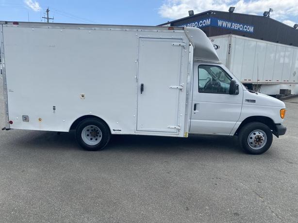 2004 Ford Econoline E-350 Super Duty 12 Foot Cube Van Mobile Office image 6