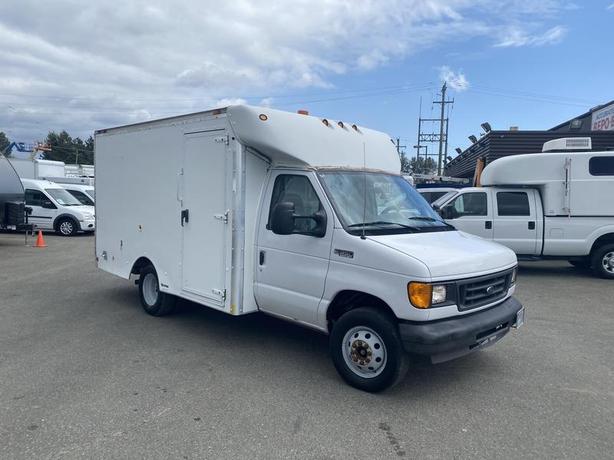 2004 Ford Econoline E-350 Super Duty 12 Foot Cube Van Mobile Office image 7