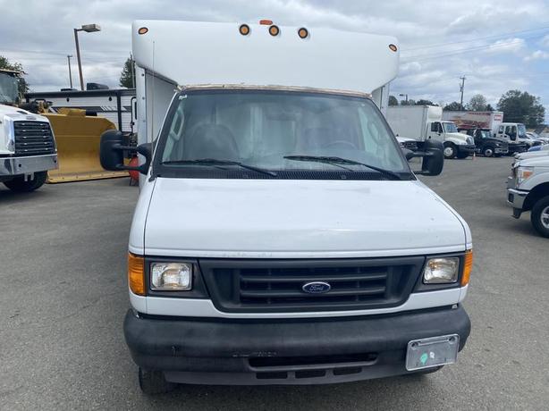 2004 Ford Econoline E-350 Super Duty 12 Foot Cube Van Mobile Office image 8