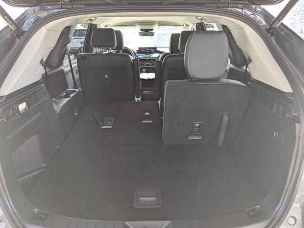 2024 Mazda CX-90 Preferred Plus - Heated Seats, AWD, Powerlift Gate image 8