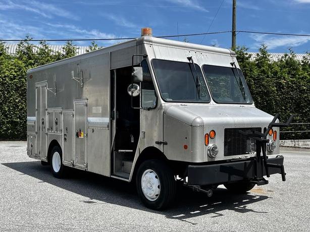 2008 Morgan Olson Workhorse W62 16-Foot Mobile Service Workshop Step Van image 1