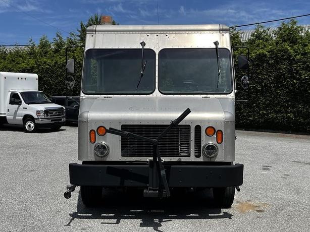 2008 Morgan Olson Workhorse W62 16-Foot Mobile Service Workshop Step Van image 3