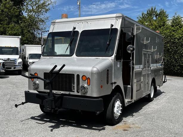 2008 Morgan Olson Workhorse W62 16-Foot Mobile Service Workshop Step Van image 4