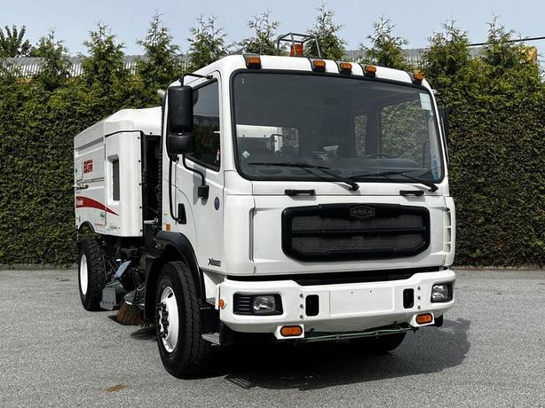 2012 Autocar Xpert Elgin Sweeper Cummins Diesel Air Brakes image 2
