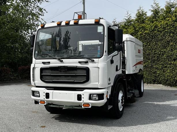 2012 Autocar Xpert Elgin Sweeper Cummins Diesel Air Brakes image 4