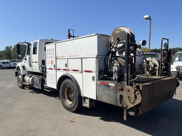2007 International 7300 Welder Truck Diesel With Air Brakes Power Tailgate image 3