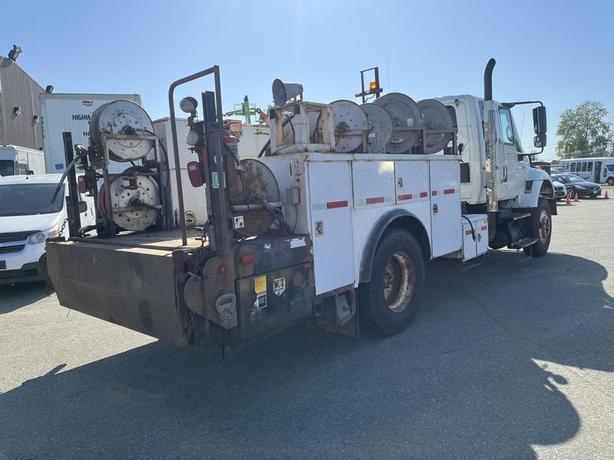 2007 International 7300 Welder Truck Diesel With Air Brakes Power Tailgate image 5