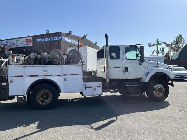 2007 International 7300 Welder Truck Diesel With Air Brakes Power Tailgate image 6