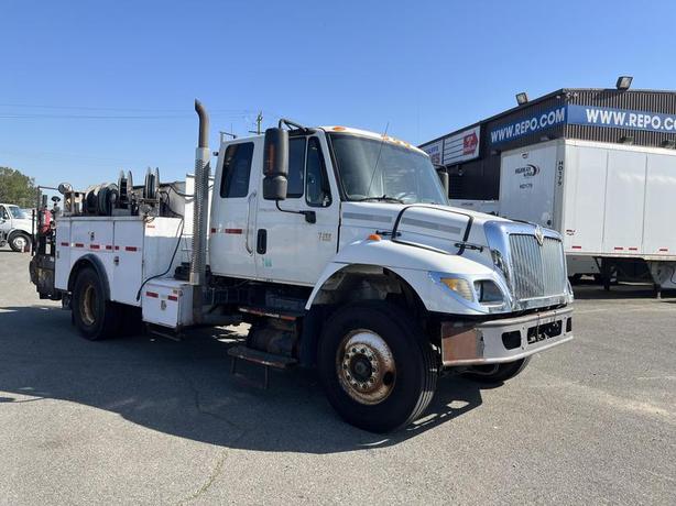 2007 International 7300 Welder Truck Diesel With Air Brakes Power Tailgate image 7
