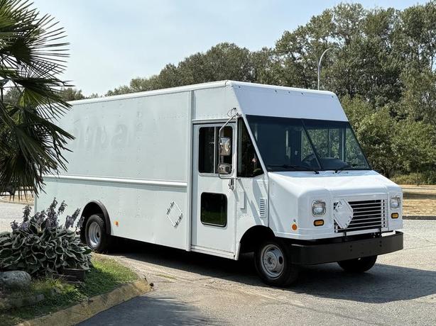 2018 Ford Econoline E-450 Super Duty Utilimaster Dual Fuel 18-Foot Step Van with image 1
