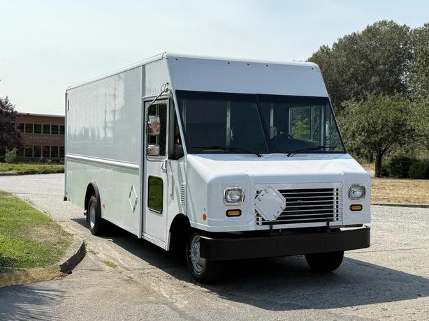 2018 Ford Econoline E-450 Super Duty Utilimaster Dual Fuel 18-Foot Step Van with image 2