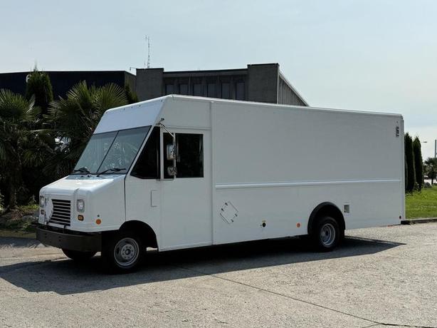 2018 Ford Econoline E-450 Super Duty Utilimaster Dual Fuel 18-Foot Step Van with image 5