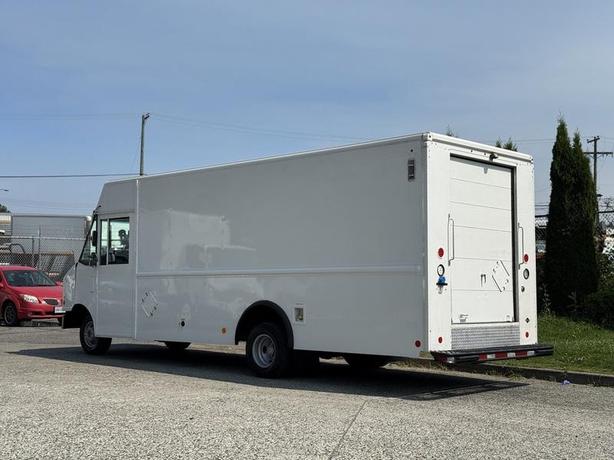 2018 Ford Econoline E-450 Super Duty Utilimaster Dual Fuel 18-Foot Step Van with image 7