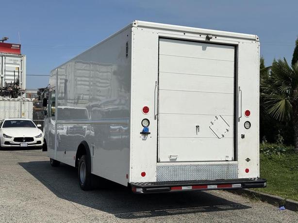 2018 Ford Econoline E-450 Super Duty Utilimaster Dual Fuel 18-Foot Step Van with image 8