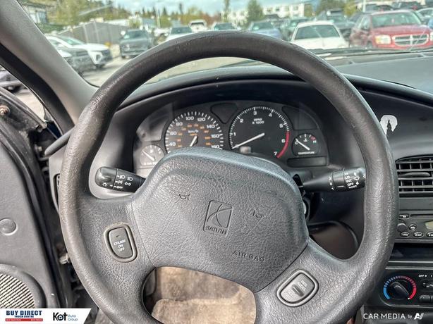 2001 Saturn SC MANUAL, KEY TWO DOOR, SUNROOF, GREY INTERIOR, CD PLAYER WITH RADI image 6