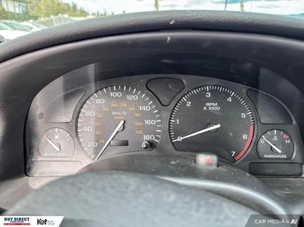 2001 Saturn SC MANUAL, KEY TWO DOOR, SUNROOF, GREY INTERIOR, CD PLAYER WITH RADI image 7