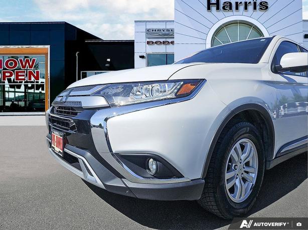 2020 Mitsubishi Outlander ES | Low KM! image 8