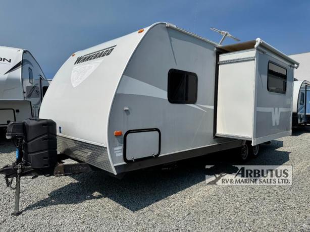 Used 2015 Winnebago Minnie 2201TT image 2