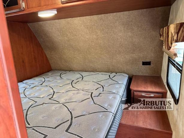 Used 2015 Winnebago Minnie 2201TT image 6