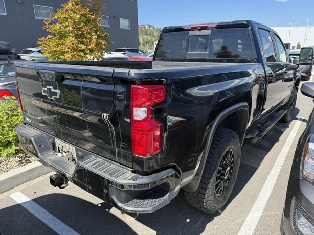 2023 Chevrolet Silverado 3500 LT image 3