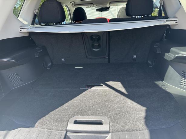 2020 Nissan Rogue SV image 8