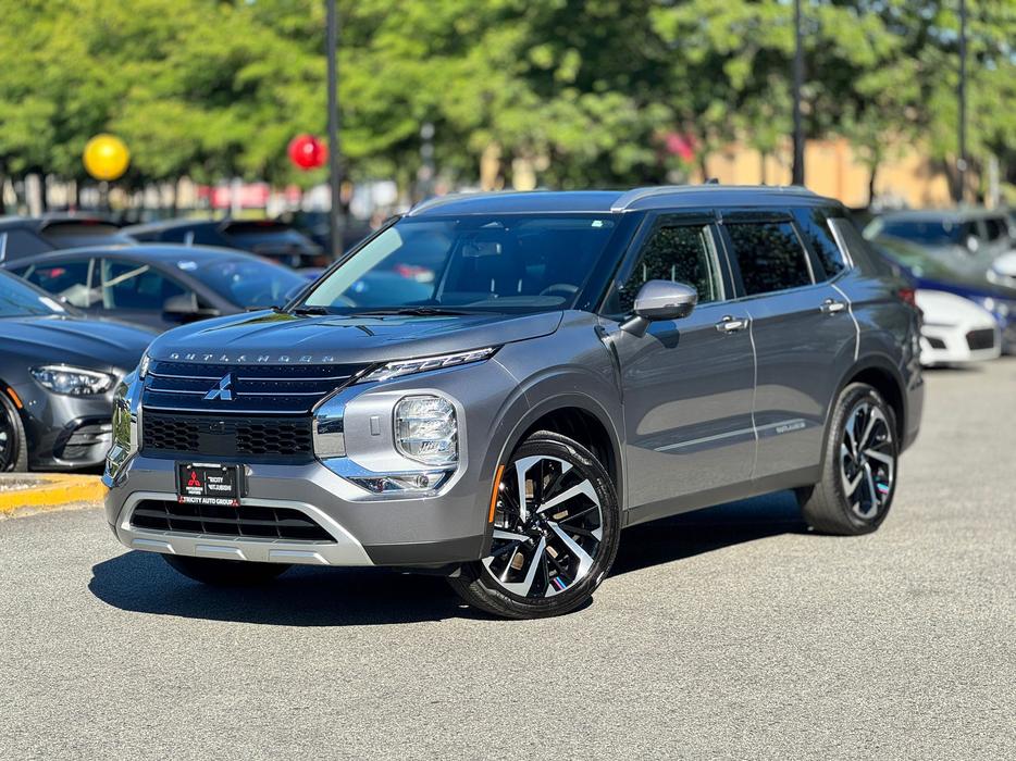 2023 Mitsubishi Outlander LE Premium - Navigation, Heated Steering Wheel display photo