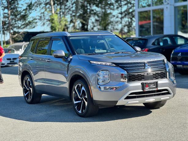 2023 Mitsubishi Outlander LE Premium - Navigation, Heated Steering Wheel image 3