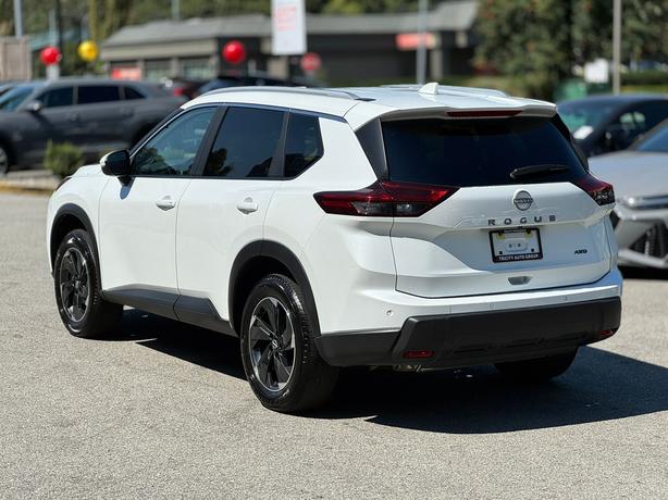 2025 Nissan Rogue SV - Moonroof, Heated Steering Wheel image 7