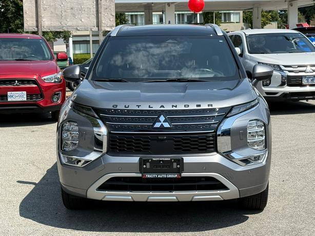 2024 Mitsubishi Outlander image 3