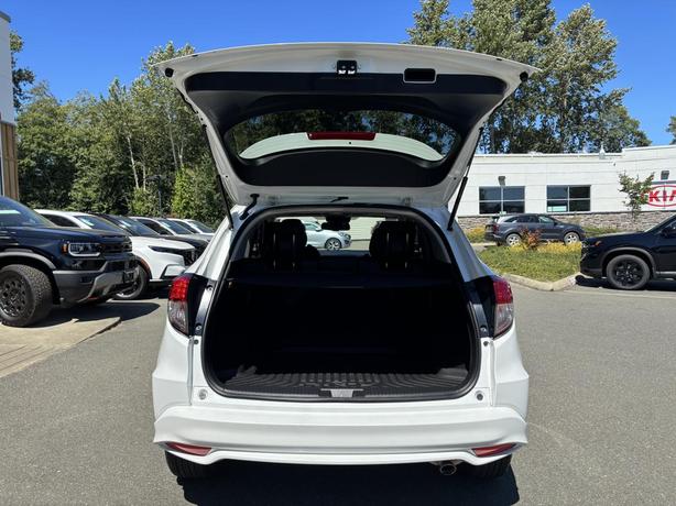 2022 Honda HR-V Touring image 6