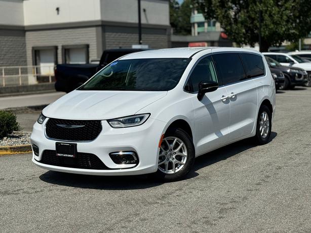 2024 Chrysler Pacifica image 2