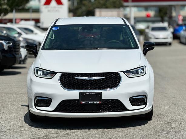 2024 Chrysler Pacifica image 3