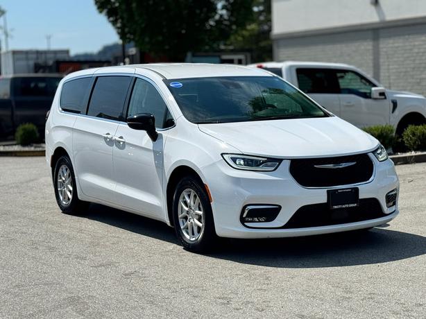2024 Chrysler Pacifica image 7