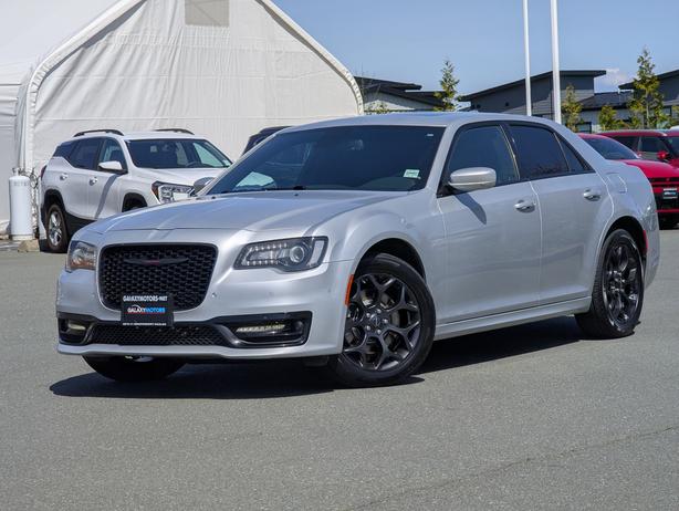 2022 Chrysler 300 S - AWD, Sunroof, Leather, Heated Seats image 1