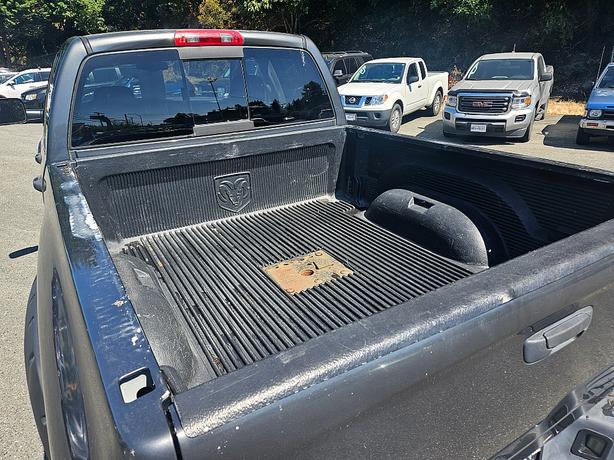 2003 Dodge  Ram 3500 SLT image 6