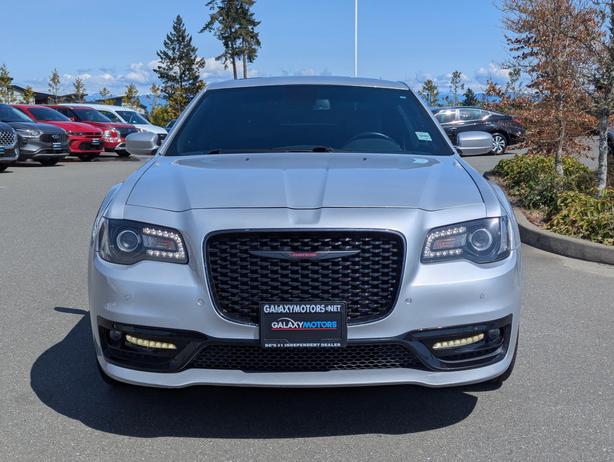 2022 Chrysler 300 S - AWD, Sunroof, Leather, Heated Seats image 3