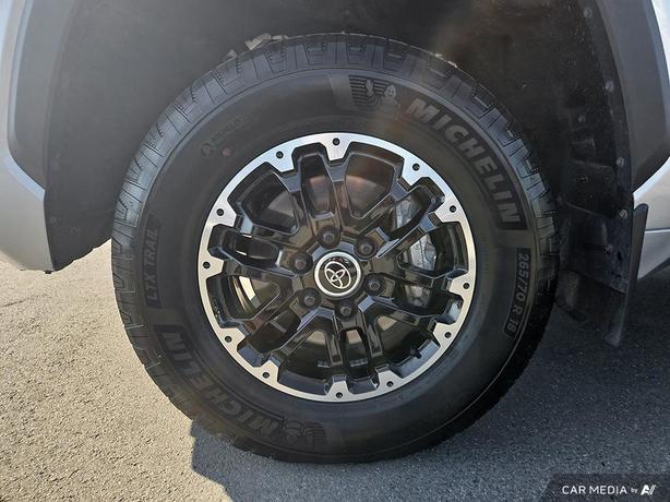 2023 Toyota Tundra Limited 4x4 Crewmax | Heated Seats! image 6