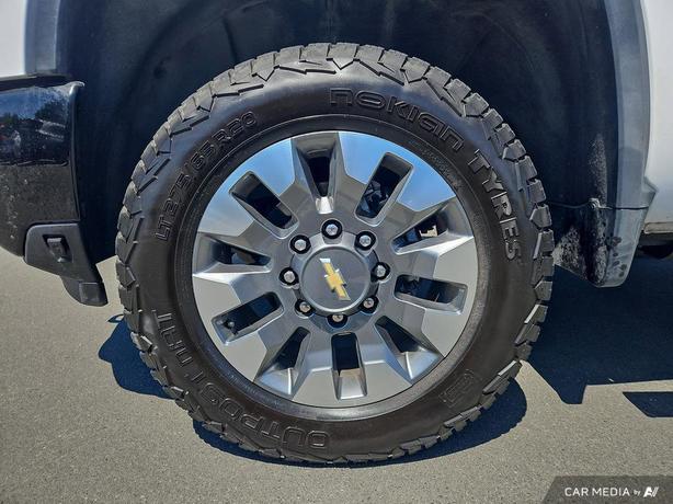 2024 Chevrolet Silverado 2500 4WD Crew Cab 172 Custom | Tow Hooks | Front Collis image 6