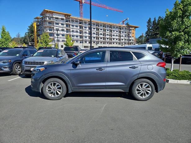 2016 Hyundai Tucson AWD 4dr 2.0L Luxury | Back Up Camera | No Reported Accidents image 3