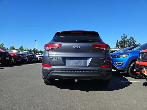 2016 Hyundai Tucson AWD 4dr 2.0L Luxury | Back Up Camera | No Reported Accidents image 5