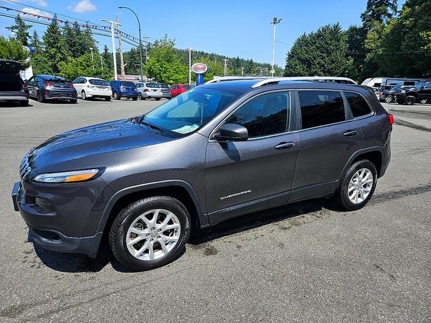 2016 Jeep  Cherokee Latitude image 2