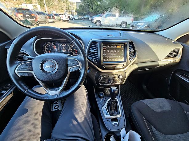 2016 Jeep  Cherokee Latitude image 8