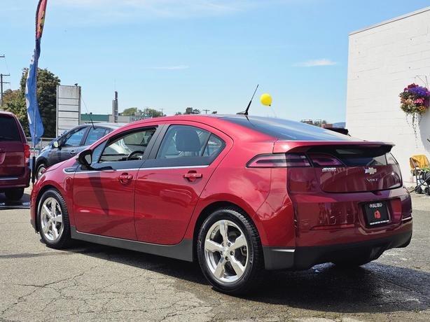 2013 Chevrolet Volt Hatchback image 4