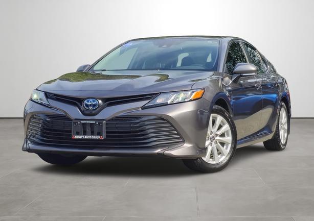 2019 Toyota Camry Hybrid LE Auto image 1