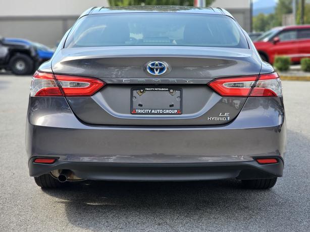 2019 Toyota Camry Hybrid LE Auto image 6