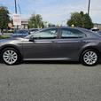 2019 Toyota Camry Hybrid LE Auto thumbnail image 8